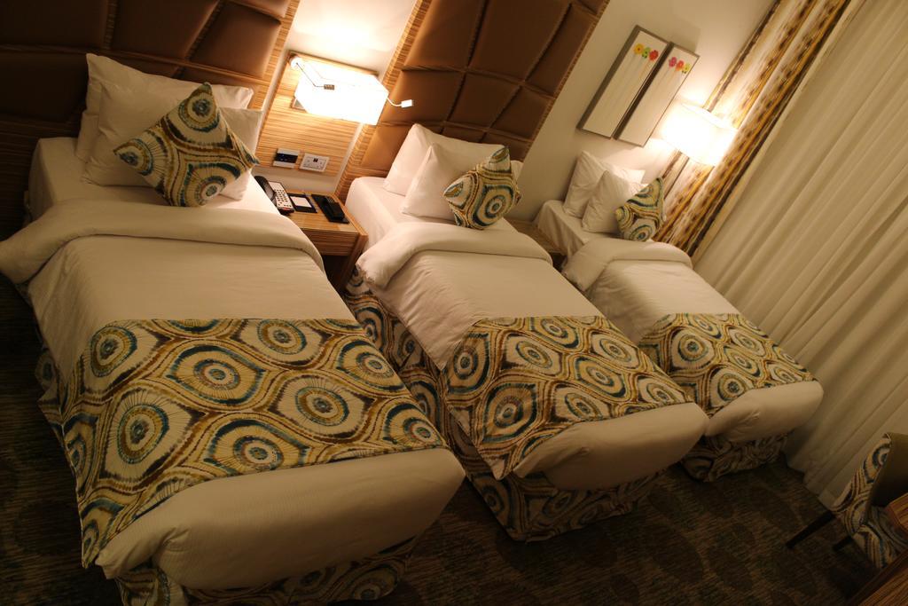 Deluxe Room Three Single Beds